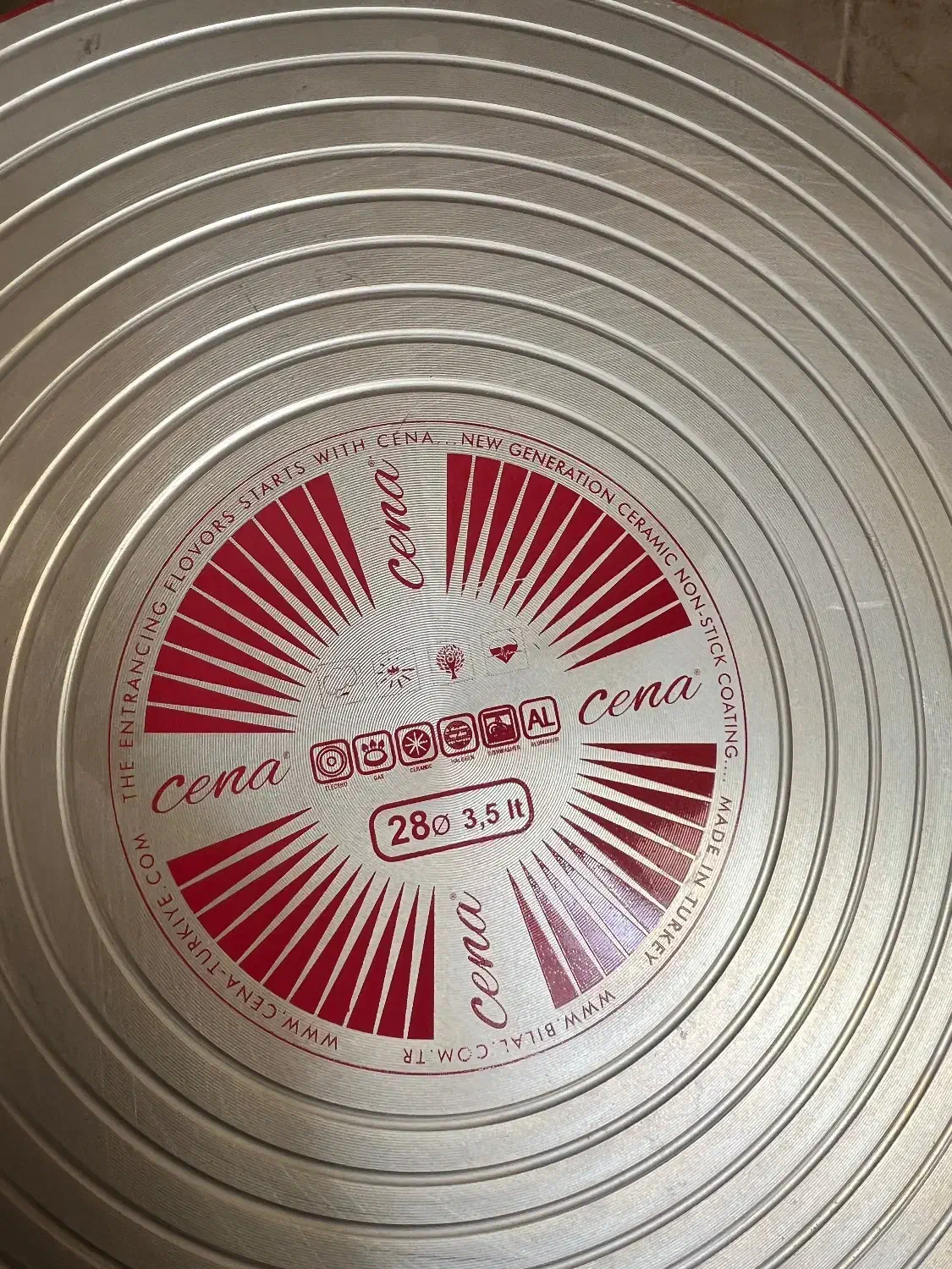 دو عدد تابه بزرگ‌ به سایز ۲۸ با یک درب شیشه ای|ظروف پخت‌وپز|کرج, عظیمیه|دیوار