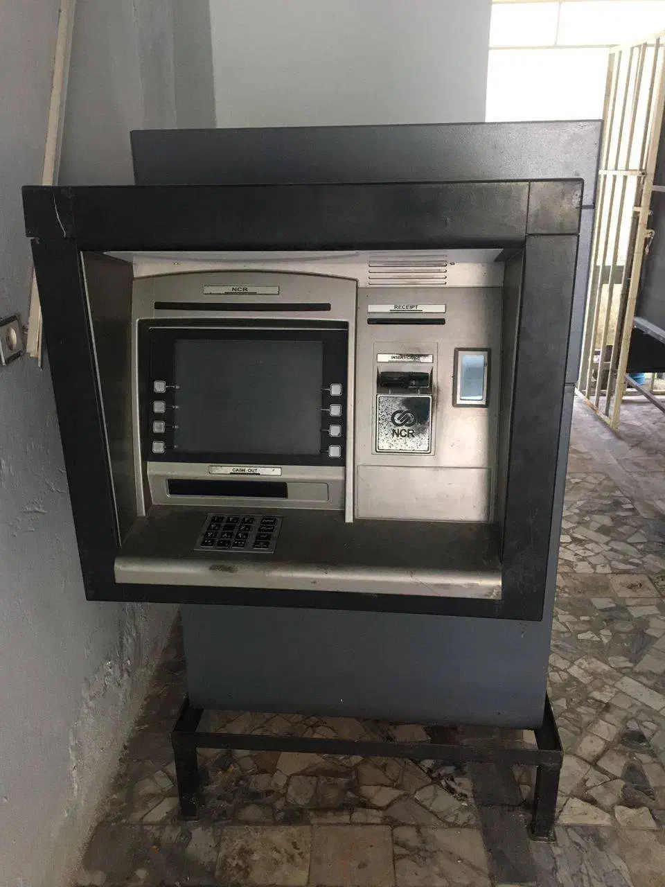 تعدادی پرینتر و عابربانک مربوط به دفتر پیشخوان|پرینتر، اسکنر، کپی، فکس|رودسر, |دیوار