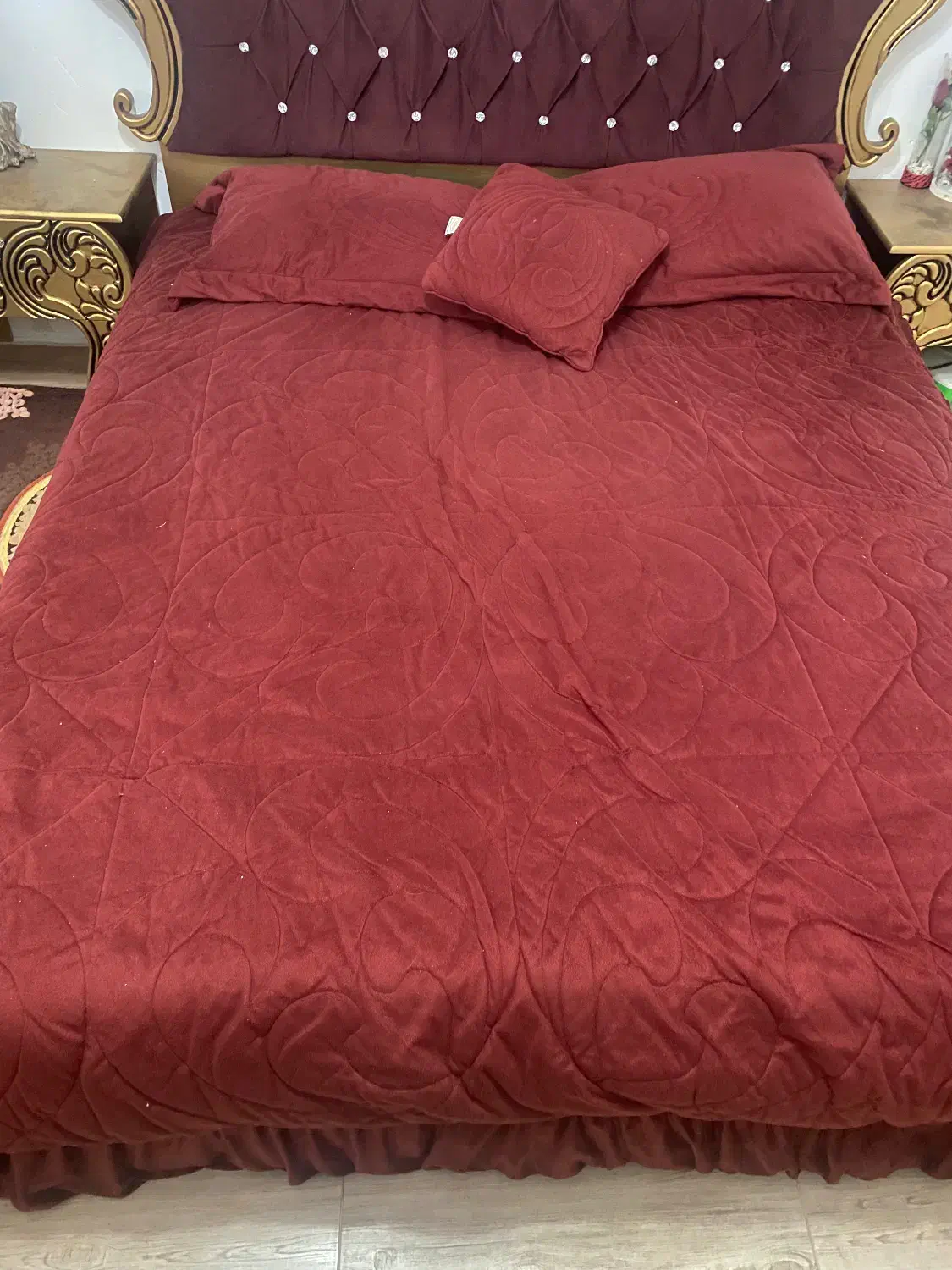 روتختی|رختخواب، بالش، پتو|ری, علایین|دیوار