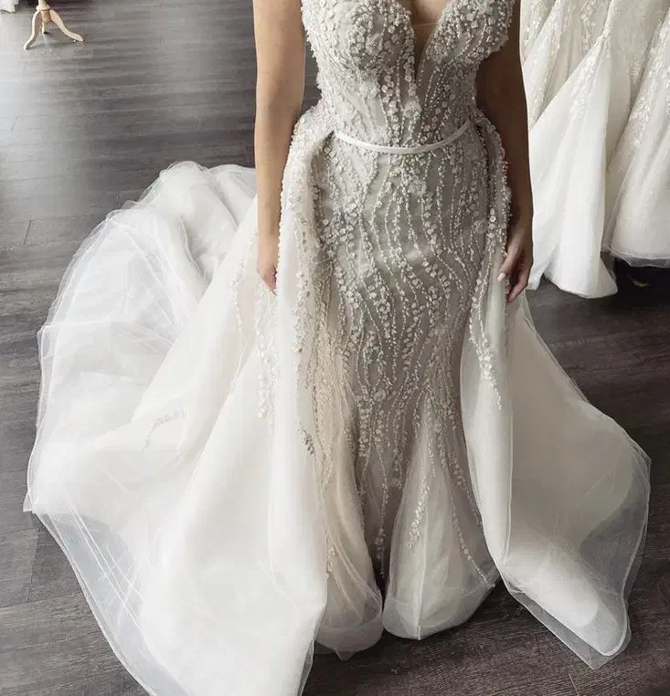 فروش و دوخت انواع لباس عروس مجلل فاخر فساتین زفاف|لباس|کیش, |دیوار