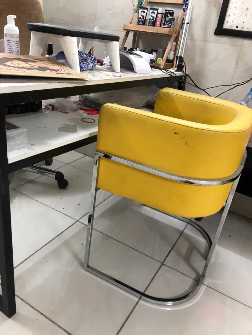 میز ناخون و صندلی|آرایشگاه و سالن‌های زیبایی|ورامین, شهرک مدرس|دیوار