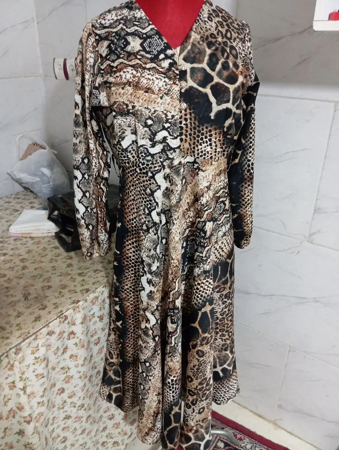 پیراهن مجلسی|لباس|تربت جام, شیخ احمد جامی|دیوار