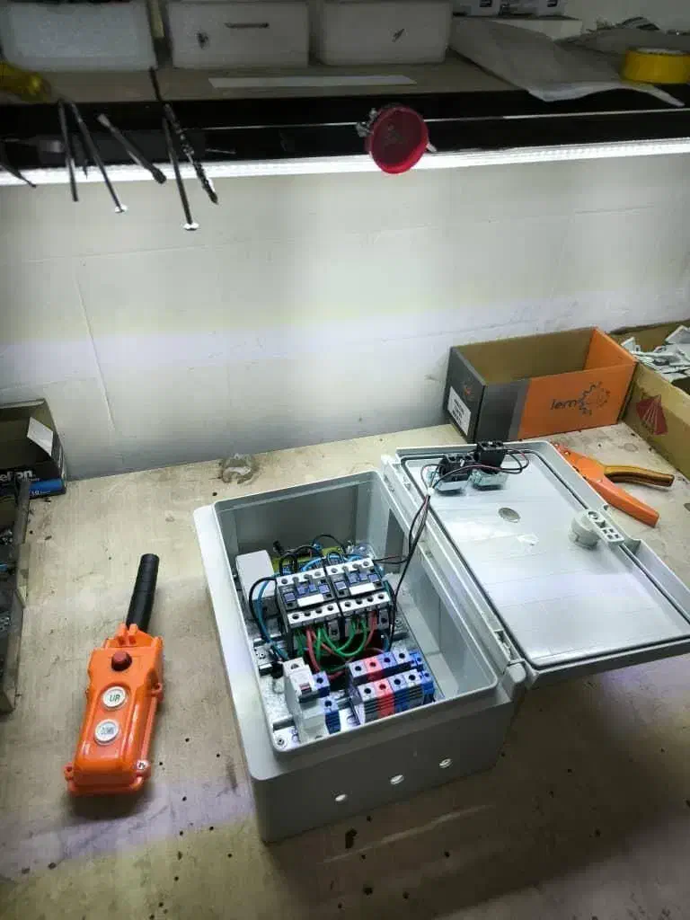 کلید بیسیم کردن بالابر ساختمانی (ریموت + تابلو)|مصالح و تجهیزات ساختمان|تهران, زنجان جنوبی|دیوار