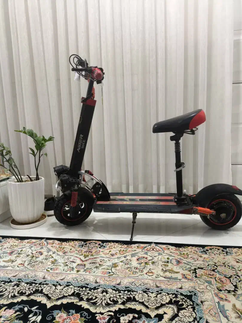 اسکوتر برقی|دوچرخه، اسکیت، اسکوتر|تخت, |دیوار