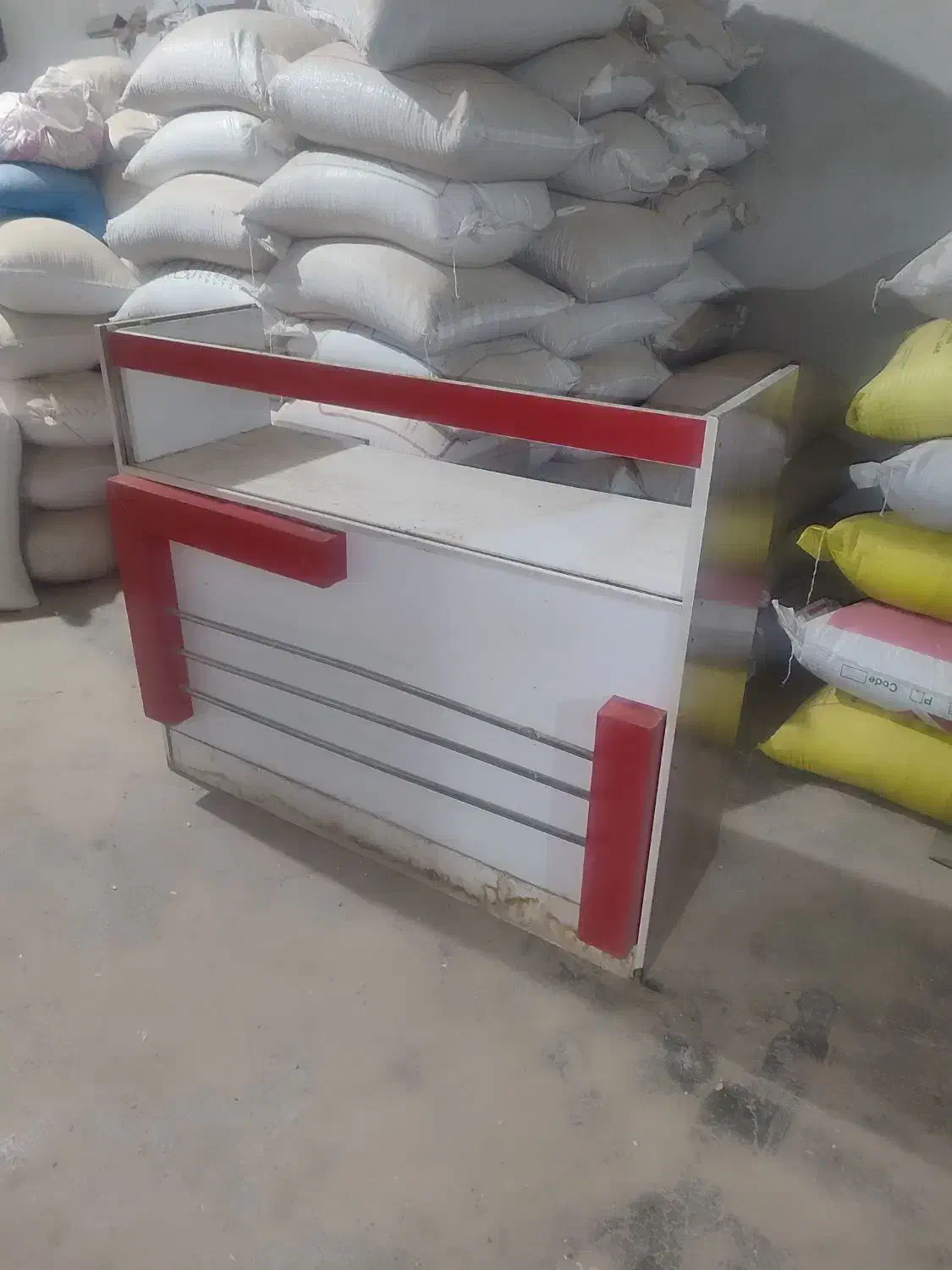 ویترین مغازه و میز|فروشگاه و مغازه|لردگان, |دیوار