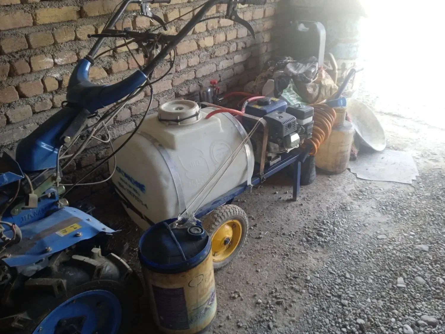 تیلر و سم پاشی و علف زن|خدمات باغبانی و درختکاری|سنندج, |دیوار