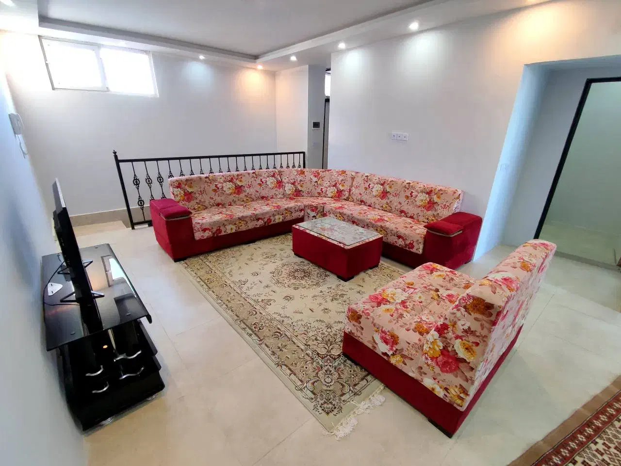 باغ ویلاشیک ونوسازبااستخرسرپوشیده|اجارهٔ کوتاه‌مدت ویلا و باغ|مشهد, اقبال|دیوار