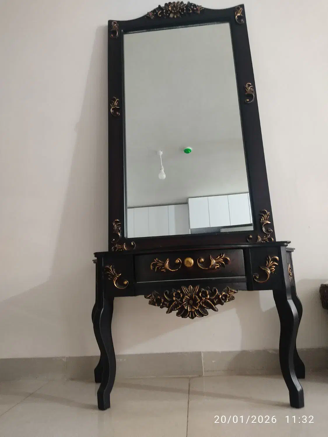 آینه|آینه|بیرجند, |دیوار