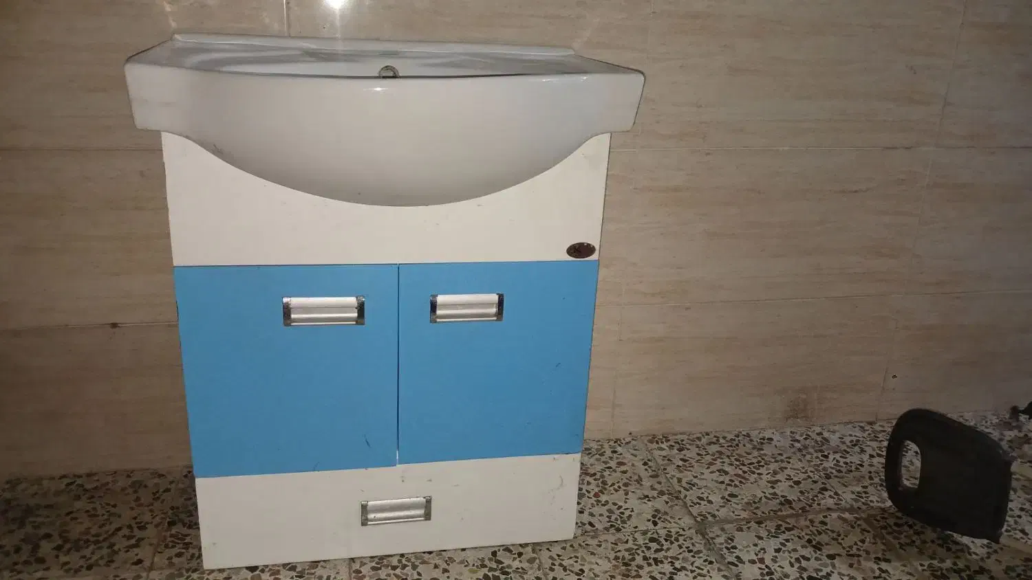 روشویی کابینتی تمیز|لوازم سرویس بهداشتی|اهواز, منبع اب|دیوار