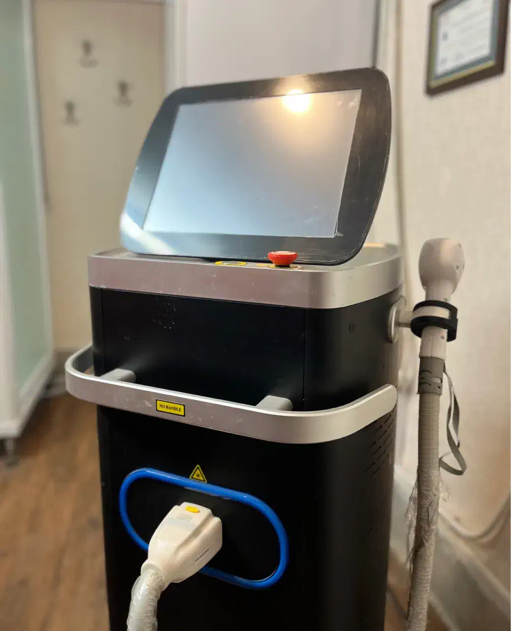 فروش دستگاه لیزر با شرایط استثنایی|پزشکی|مشهد, هفت تیر (آب و برق)|دیوار