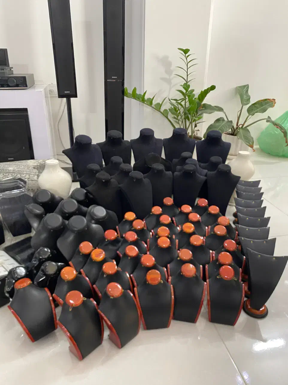 مانکن جواهرات|فروشگاه و مغازه|قم, سراجه (۱۵ خرداد)|دیوار