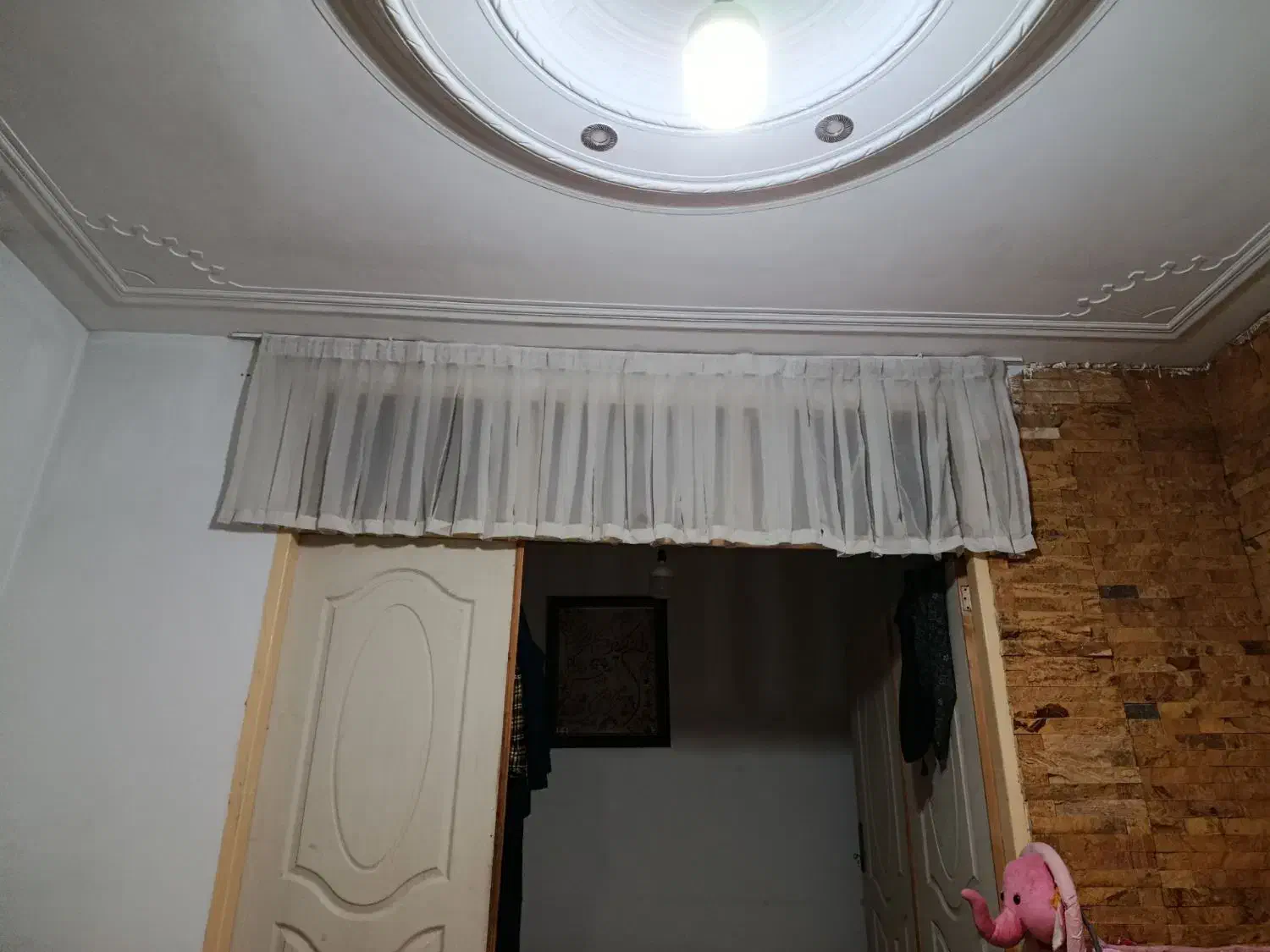 پرده|پرده، رانر، رومیزی|اقبالیه, |دیوار