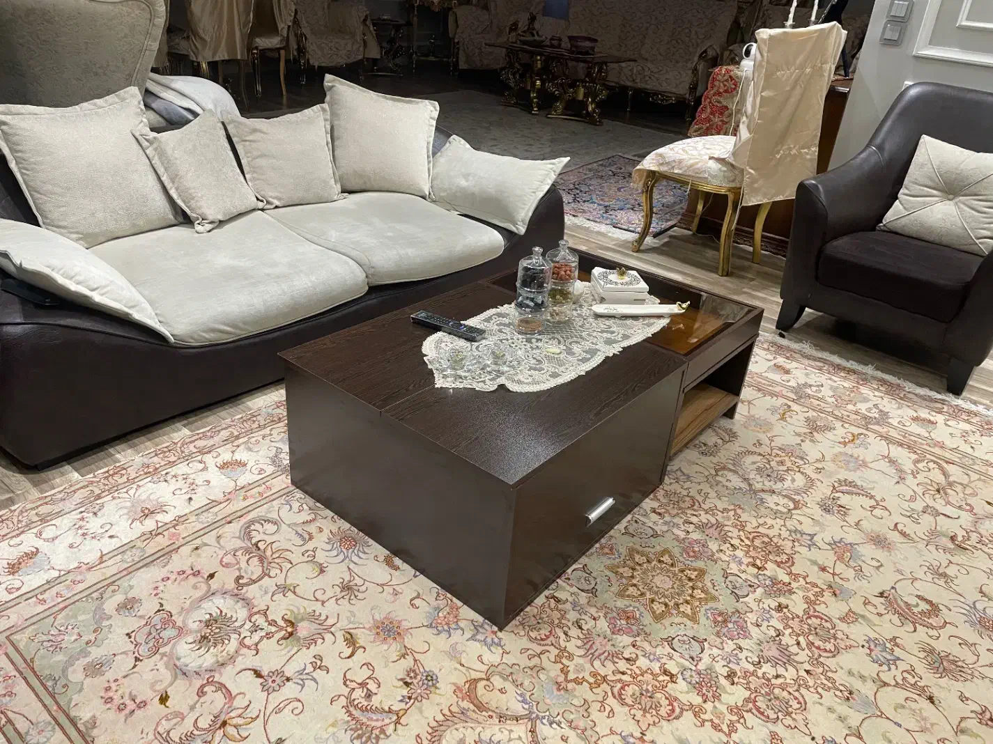 مبل راحتی نیم ست ۵ نفره با میز جادار|مبلمان خانگی و میز عسلی|تبریز, |دیوار