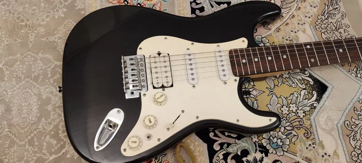 گیتار الکتریک آریا مدل STG اصل کره با آمپلی فایر|گیتار، بیس، امپلیفایر|سنندج, |دیوار