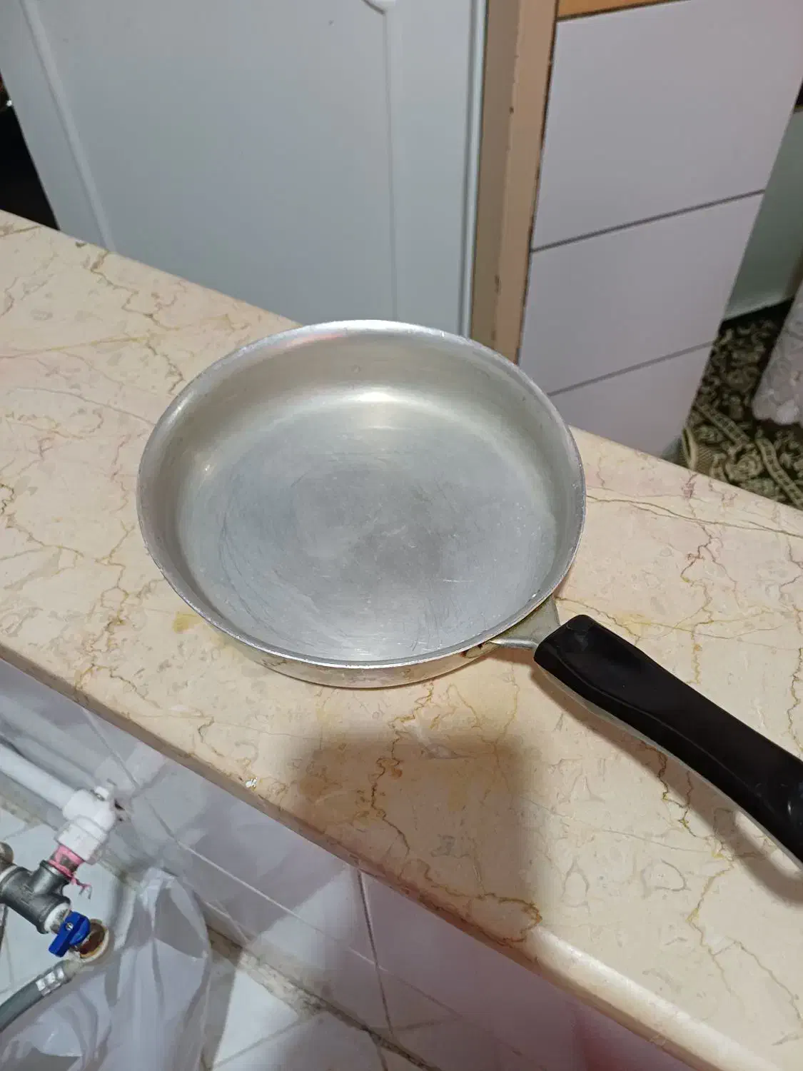 مقداری ظرف|ظروف پخت‌وپز|کرمان, |دیوار