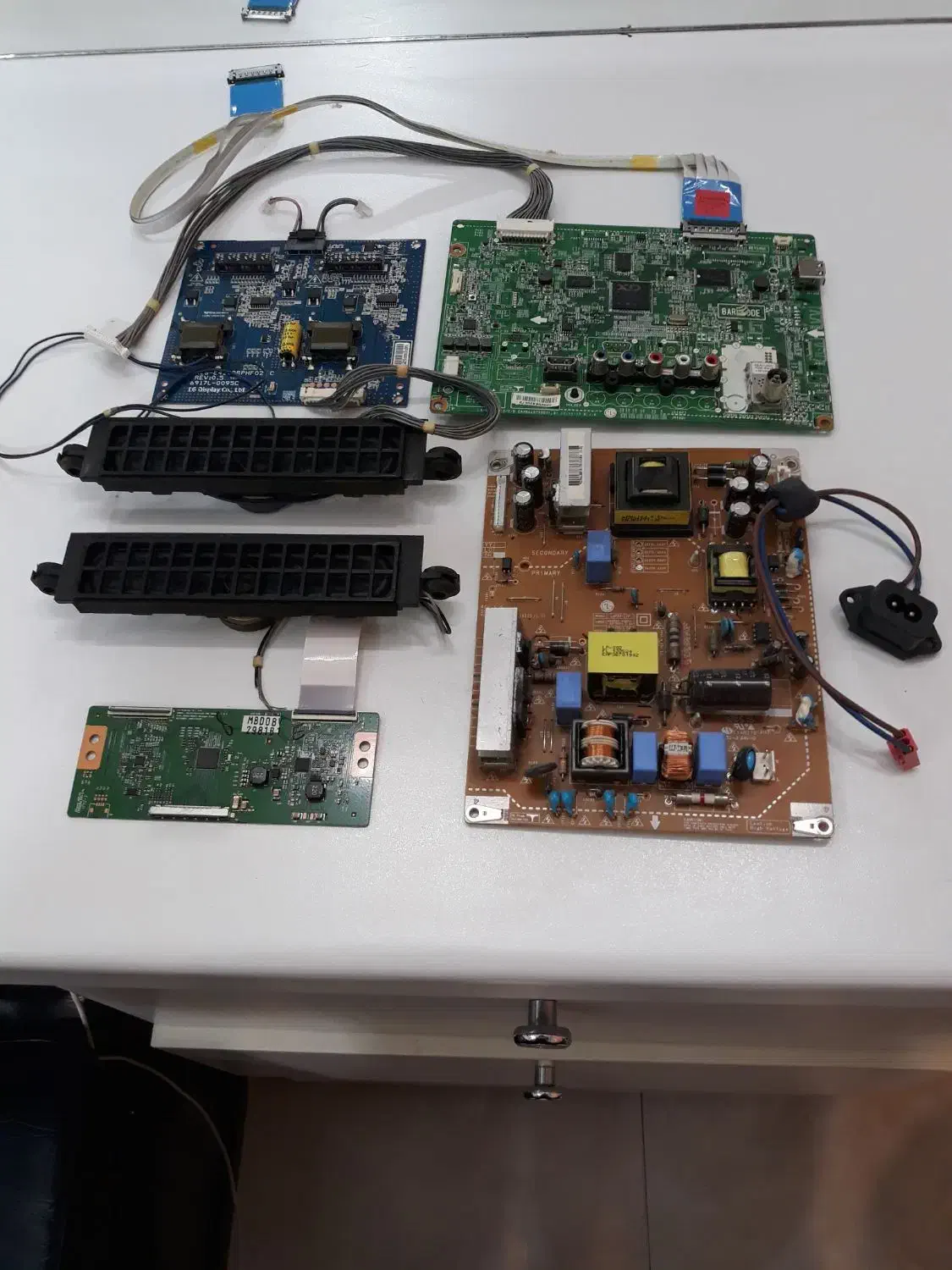 بردهای کامل تلویزیون ال جی ۴۲اینچ|تلویزیون و پروژکتور|تهران, قلهک|دیوار