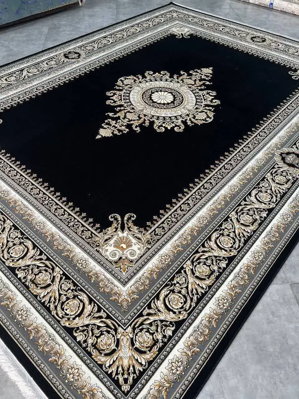 فرش گل فرنگ»|فرش|سیرجان, |دیوار