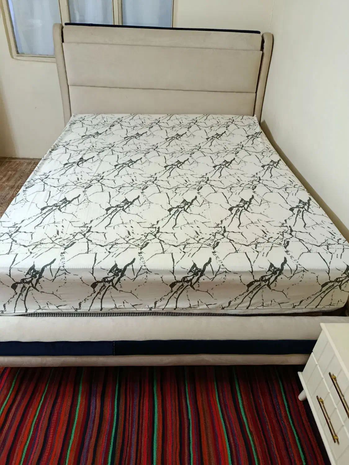 تخت دونفره|تشک تختخواب|دورود, |دیوار