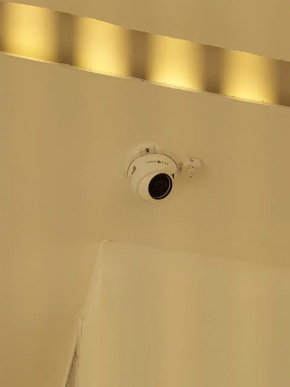 نصب دوربین مداربسته و انجام خدمات شبکه داخلی|خدمات پیشه و مهارت|مشهد, کوه سنگی|دیوار