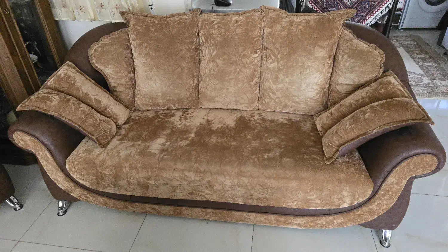 مبل راحتی چرم‌و‌مخمل|مبلمان خانگی و میز عسلی|شاهین‌شهر, شهرک منازل چوبی|دیوار