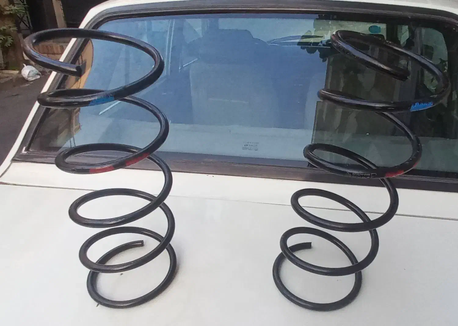 کمک فنر 207 و چراغ مه شکن عقب|قطعات یدکی و لوازم جانبی|تهران, عباس‌آباد|دیوار