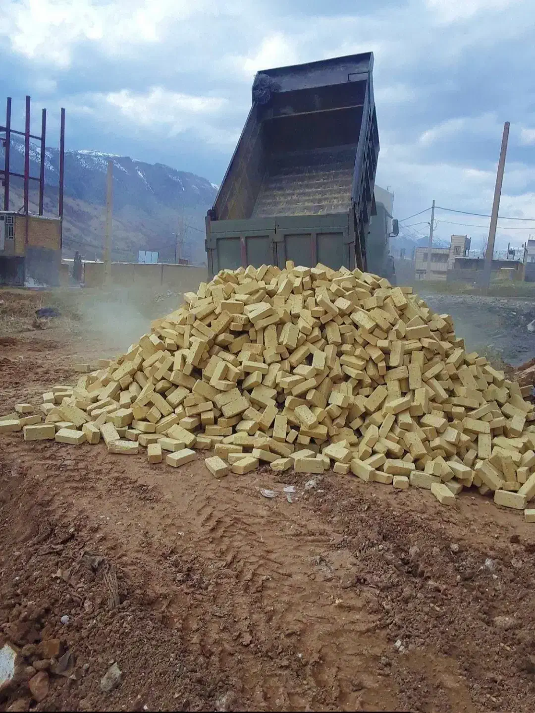 اجر گر ه ای قرمز/اجرگرهای زرد/آجر فشاری/آجر پرسی|عمده‌فروشی|ارزوئیه, |دیوار