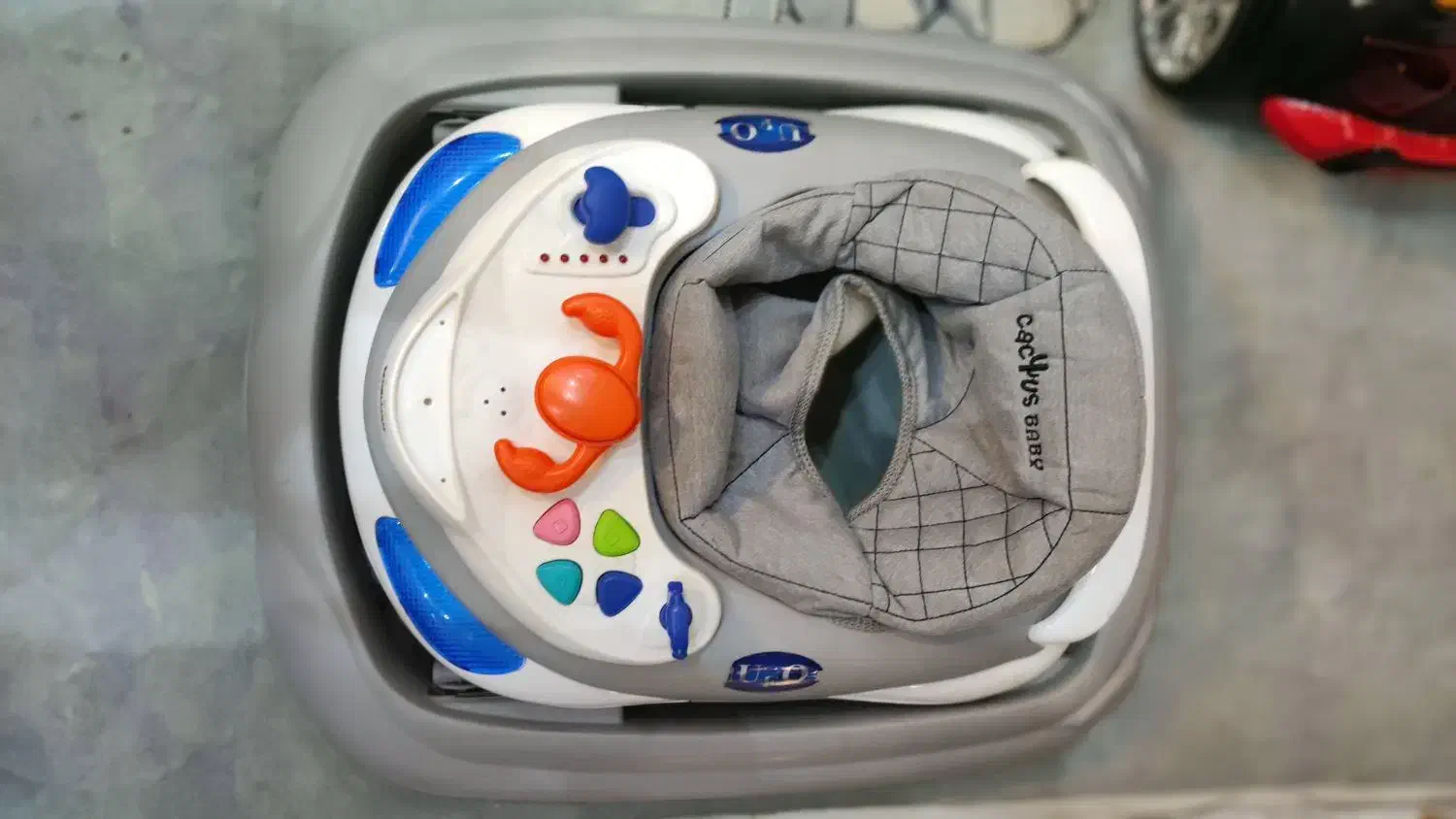 روروک و کریر و اغوشی چیکو|کالسکه و لوازم جانبی|اصفهان, خواجه عمید|دیوار