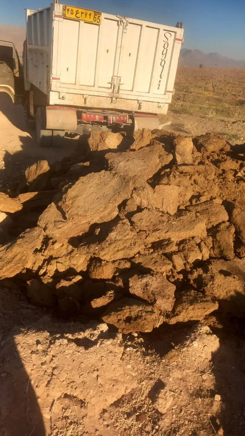 حمل کود حیوانی خشک درجه یک پارسالی به همی اطراف ک|خدمات باغبانی و درختکاری|ماهان, |دیوار