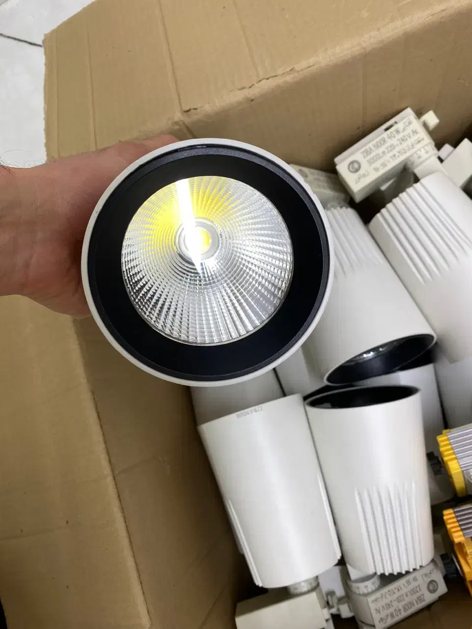 پروژکتور ریلی|لامپ و چراغ|تهران, بهار|دیوار