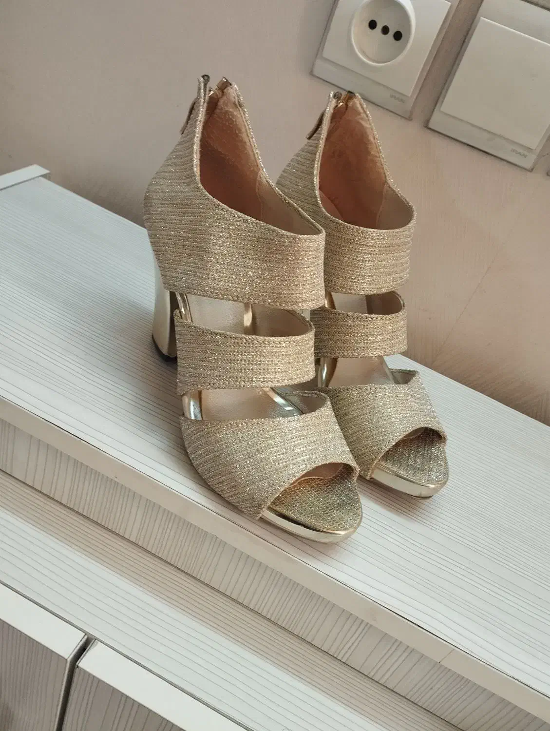 کیف و کفش مجلسی|کیف، کفش، کمربند|قم, ژاندارمها|دیوار