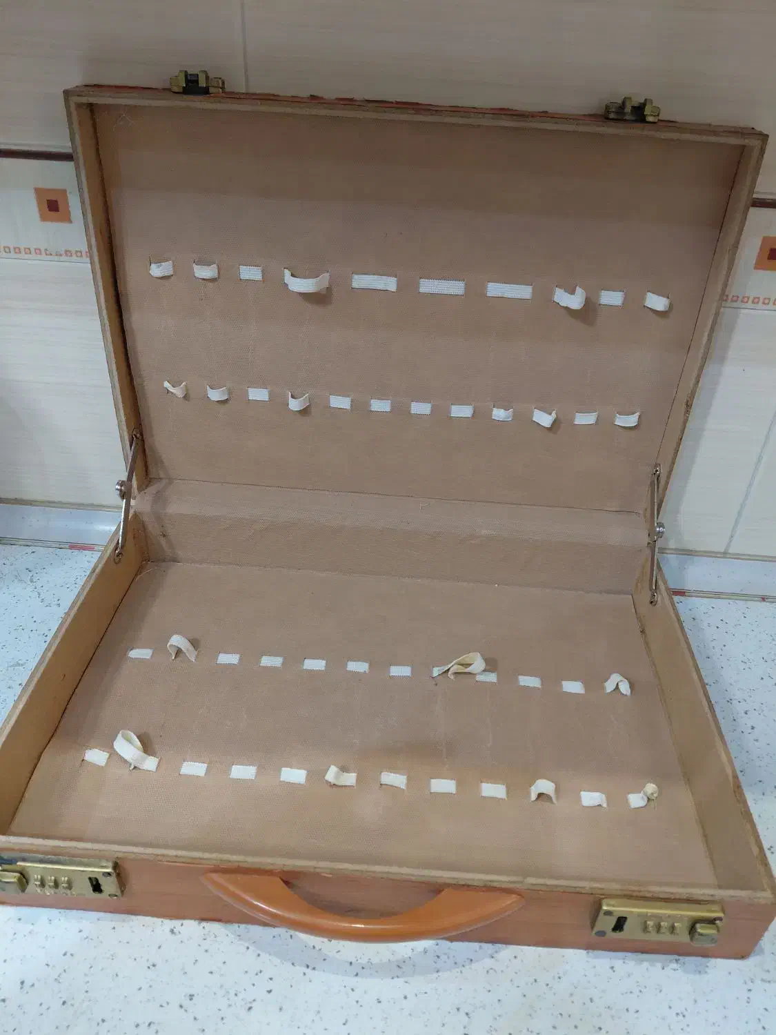 جعبه چوبی و قاب زیرچرخ خیاطی فقط قاب زیر موجوده|صنایع دستی و سایر لوازم تزئینی|مشهد, رضاشهر|دیوار