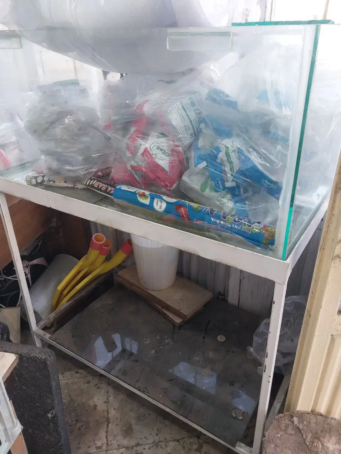 آکواریوم بزرگ با پایه آهنی|لوازم جانبی حیوانات|رشت, خرسندی|دیوار