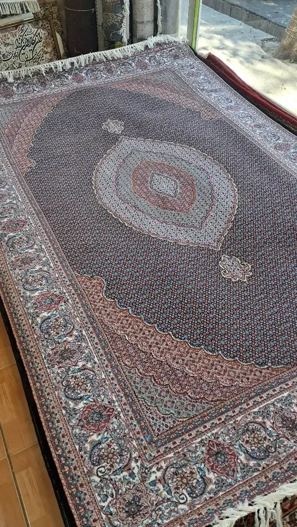 فرش ریزماهی ۷۰۰ شانه اصل شفق|فرش|خوی, |دیوار