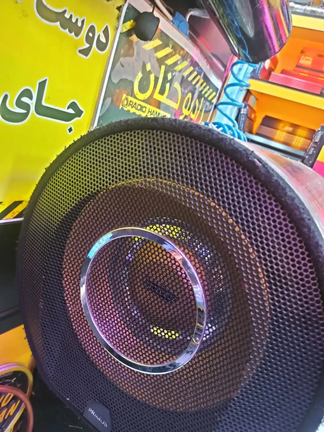 ساب اینفینیتی|صوتی و تصویری|صومعه‌سرا, |دیوار