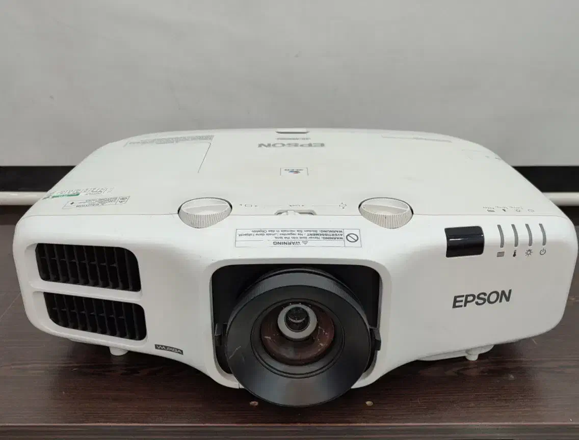 ویدیو پروژکتور Epson 4850wu فول اچ درحدنو|تلویزیون و پروژکتور|مشهد, شهرک رازی (شهرک غرب)|دیوار