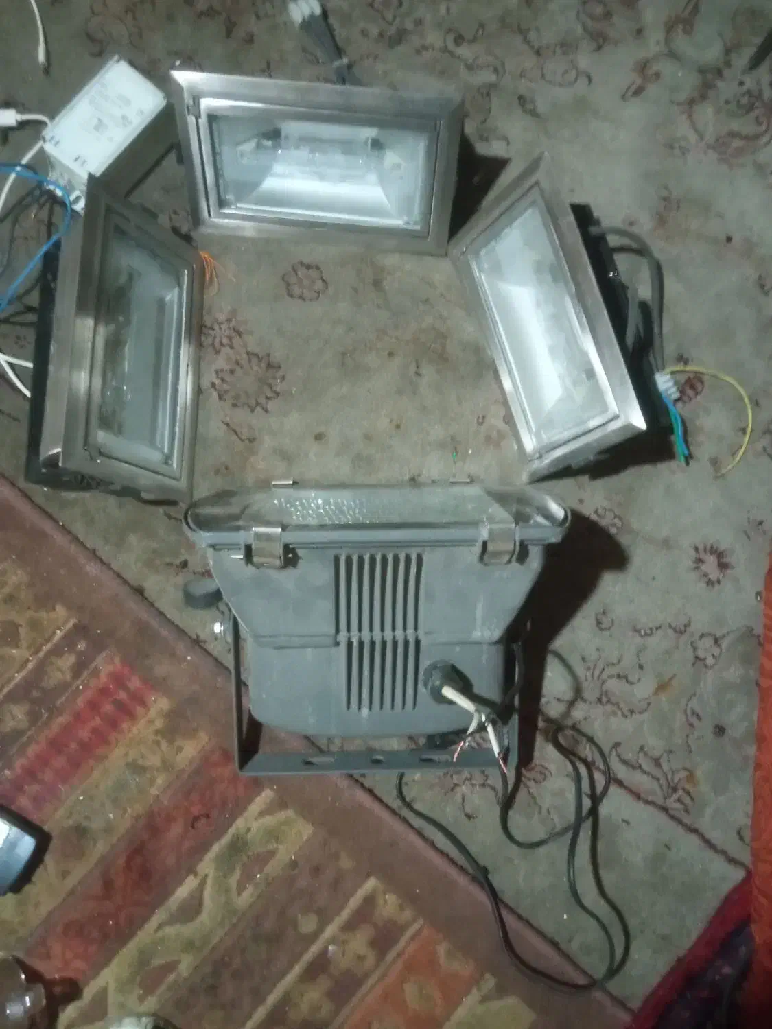 پرژکتورچهارعددسالم‌درحد|لامپ و چراغ|مشکین‌دشت, |دیوار