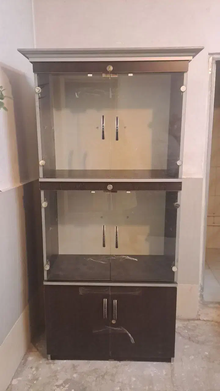 یک عدد میز وکمد|جاکفشی، کمد، دراور|مشهد, کارگران|دیوار