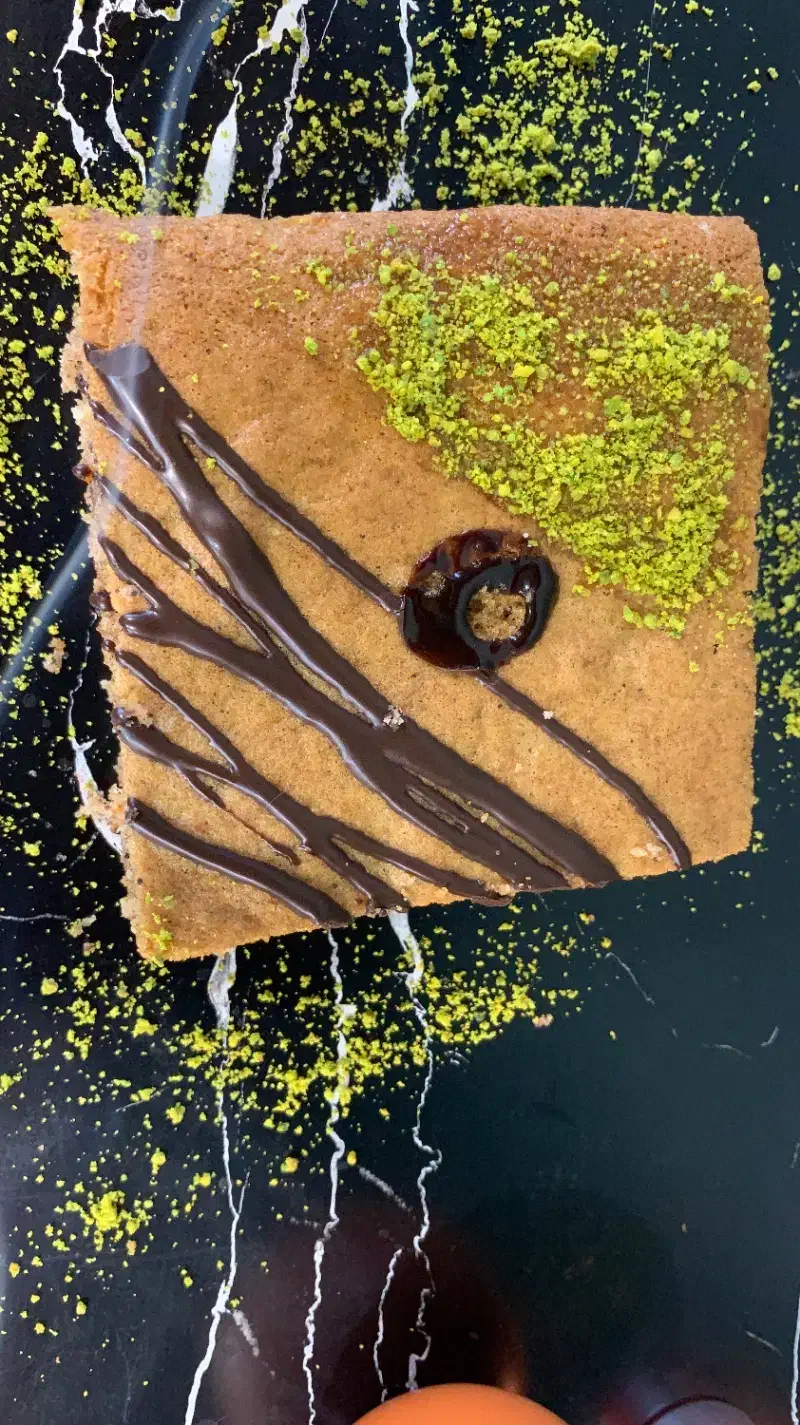 به چند نفر خانم و اقا کمک قناد پیستری و بیکری|استخدام خدمات فروشگاه و رستوران|مشهد, شریف|دیوار