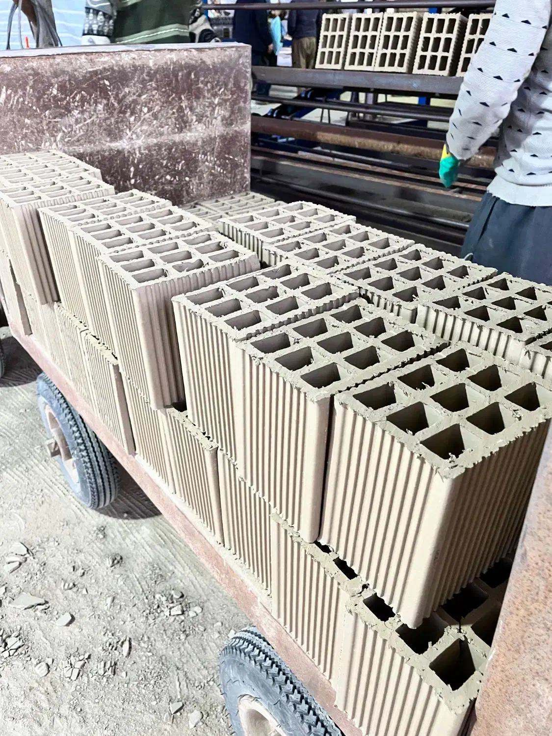 نیازمند به یک پرسکار برای کوره آجر سفال|استخدام صنعتی، فنی، مهندسی|ملایر, |دیوار