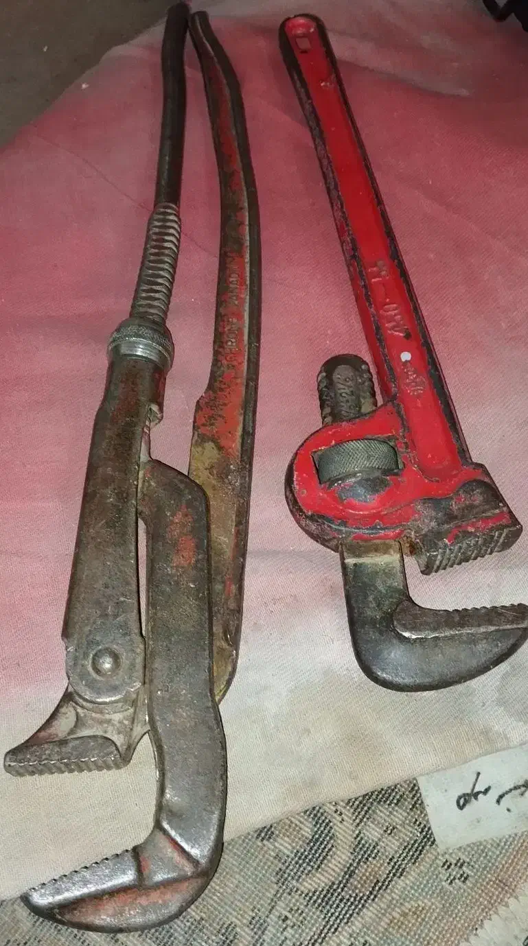 اچار لوله گیر ویک عدد اجار شلاقی با سایز  در عکس|ابزارآلات|همدان, |دیوار