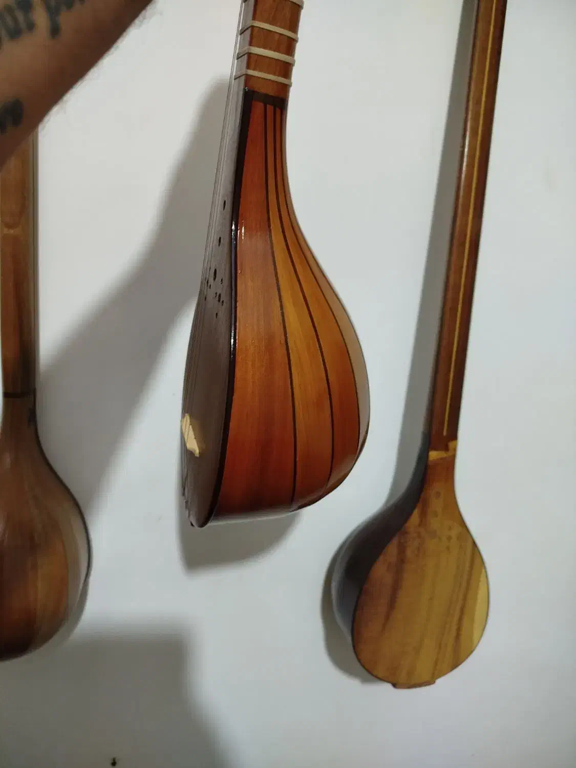 سه تار سماع|سازهای سنتی|تهران, امام زاده عبدالله|دیوار