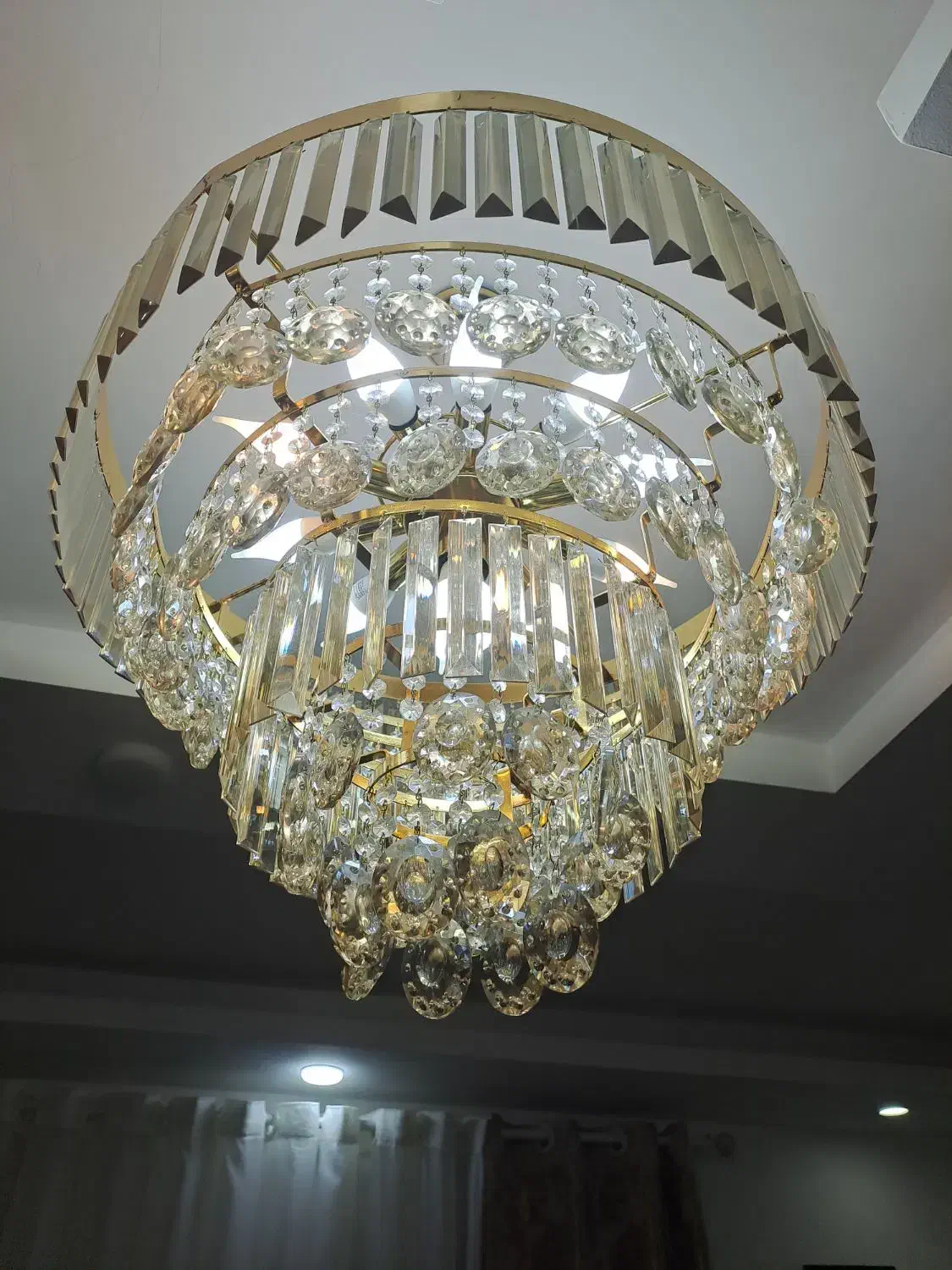 دو عدد لوستر طلایی شیک و آنتیک|لوستر و چراغ آویز|رشت, کوی طالقانی|دیوار