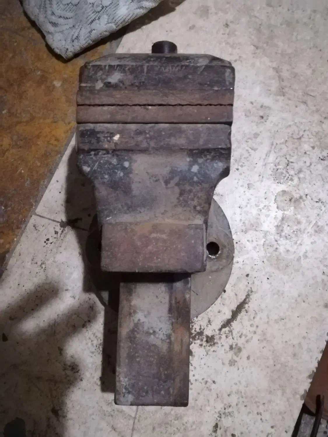 گیره رومیزی ومنگنه وبخاری وقیچی و گیوتین واچارشلاق|ابزارآلات|مشهد, خواجه ربیع|دیوار