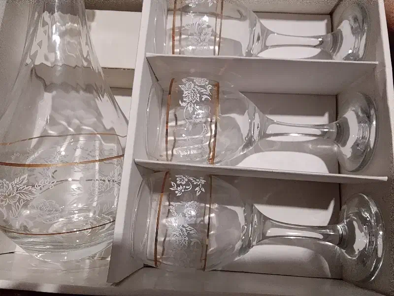 تنک وجام|ظروف سرو و پذیرایی|شیروان (خراسان), |دیوار