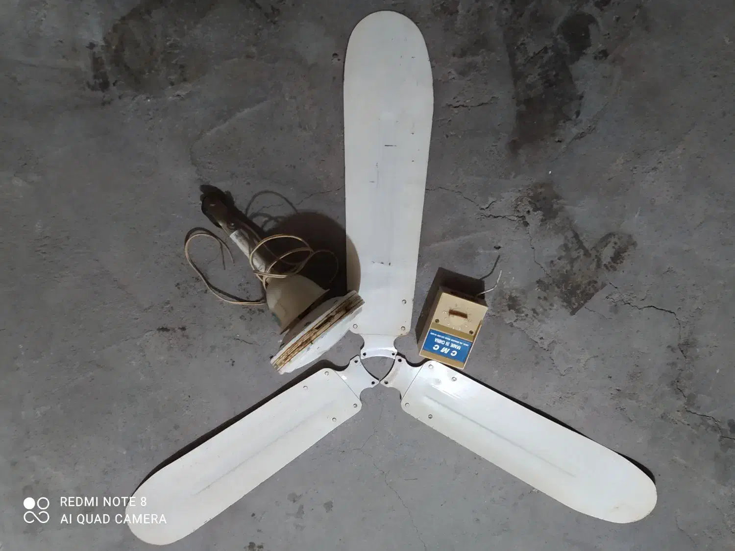 پنکه سقفی 3پره مناسب سالن پذیرایی و اتاق خواب|پنکه و تصفیه‌کنندهٔ هوا|بروجرد, |دیوار