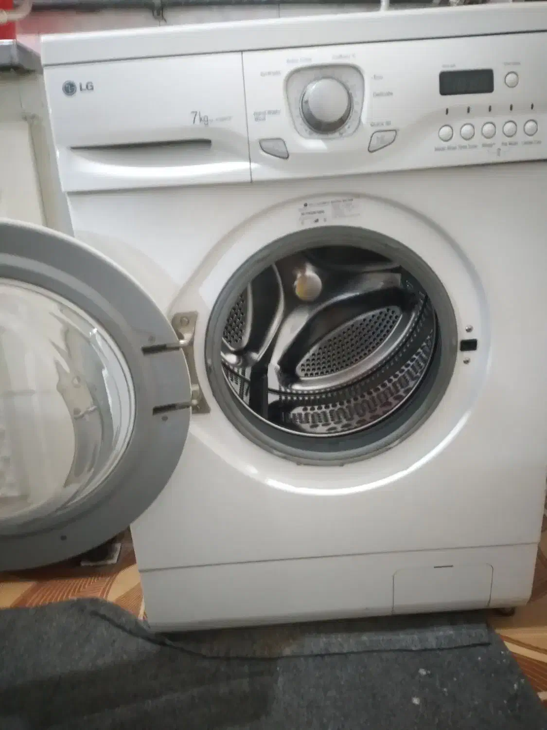 ماشین لباسشویی تمیز|ماشین لباسشویی و خشک‌کن لباس|بروجرد, |دیوار