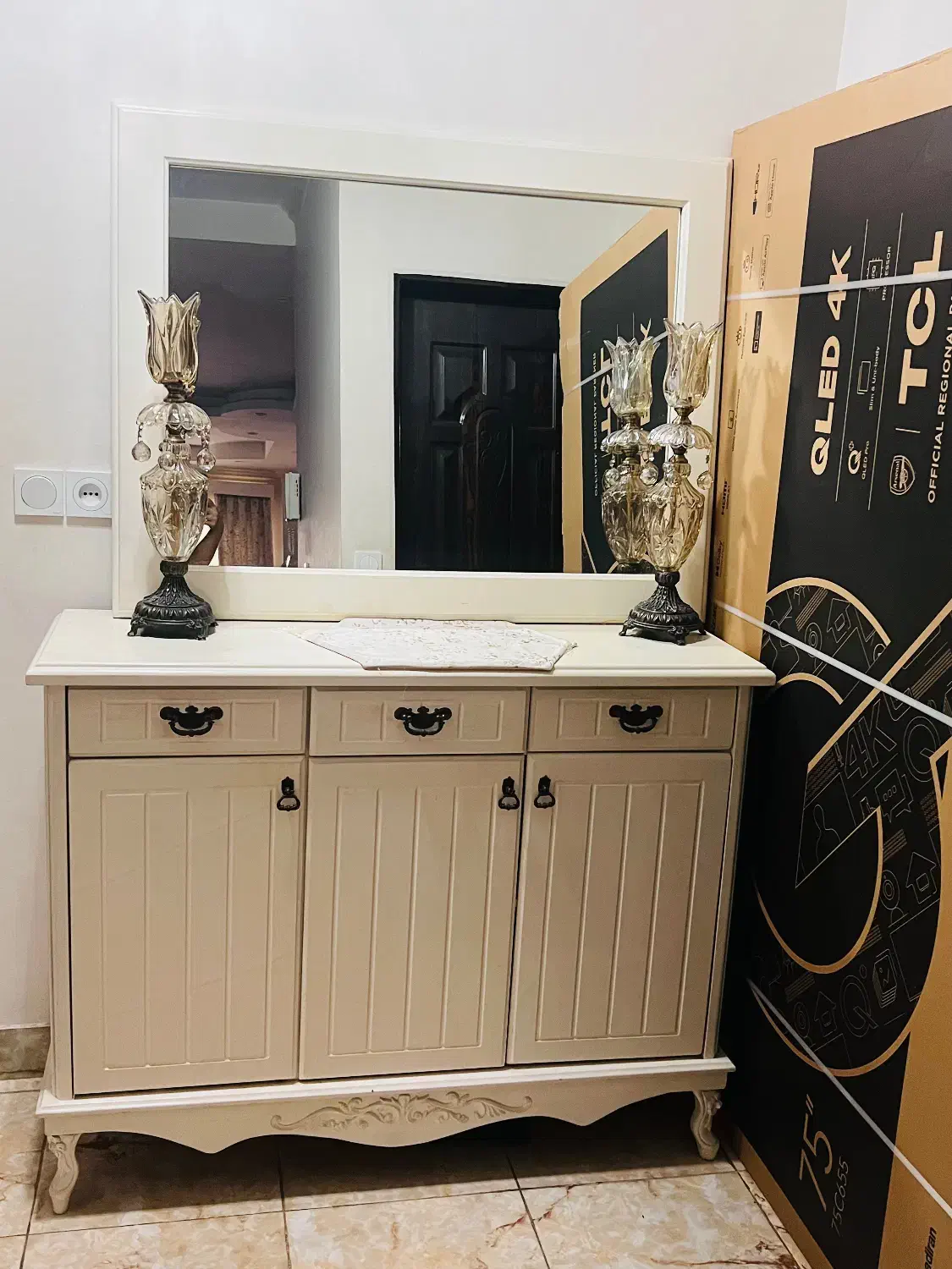 آیینه و کنسول|بوفه، ویترین، کنسول|رشت, استقامت ۱|دیوار