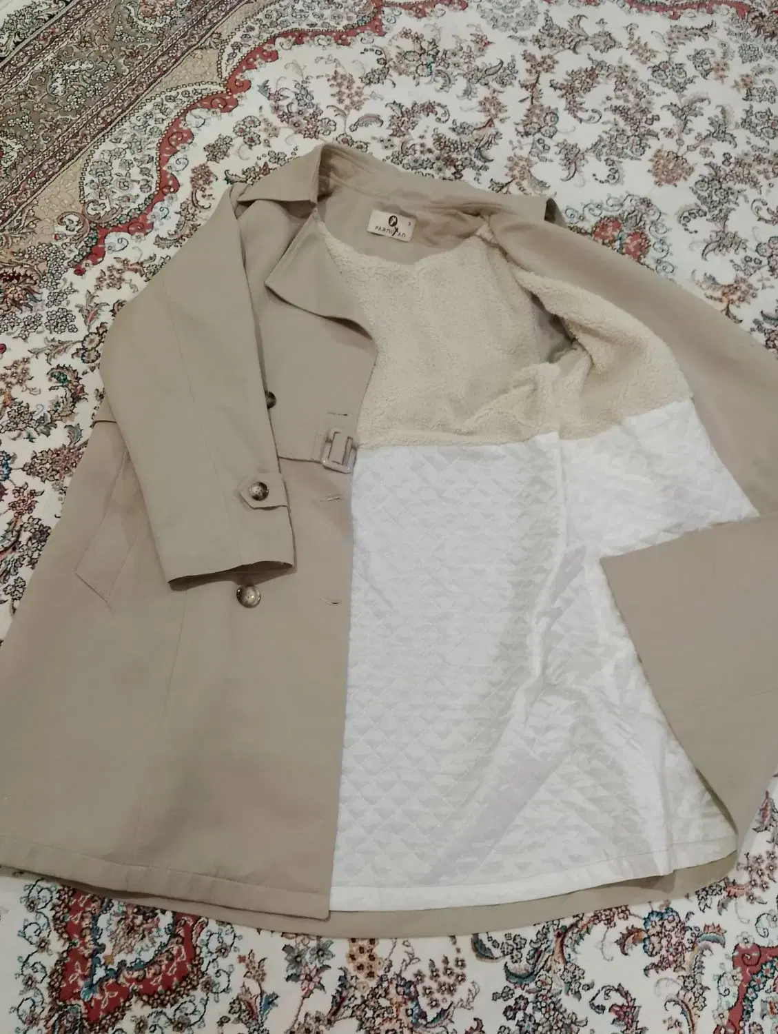یک عدد کت نو|لباس|مریوان, |دیوار