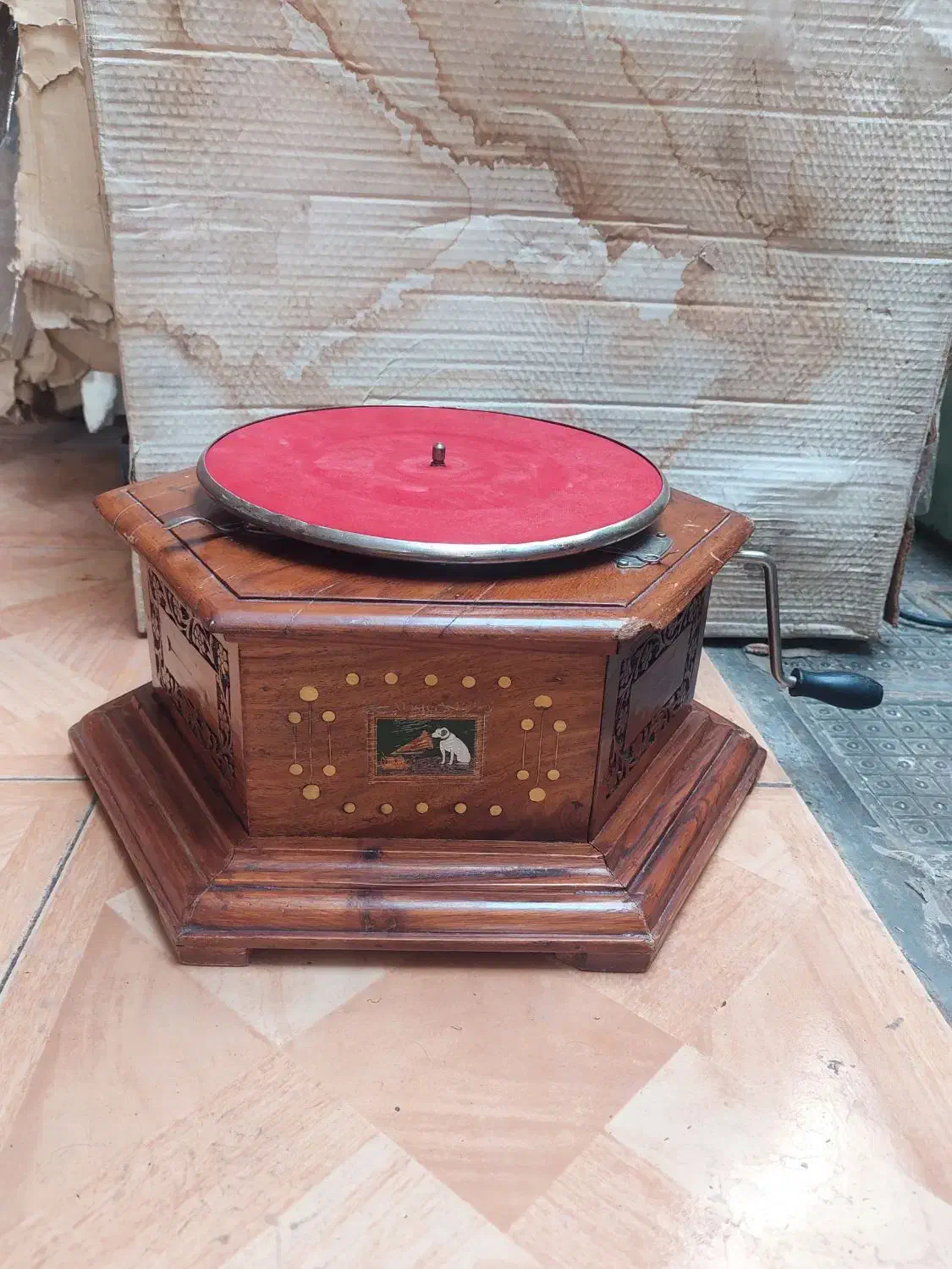 گرامافون قدیمی|کلکسیون اشیاء عتیقه|زنجان, |دیوار