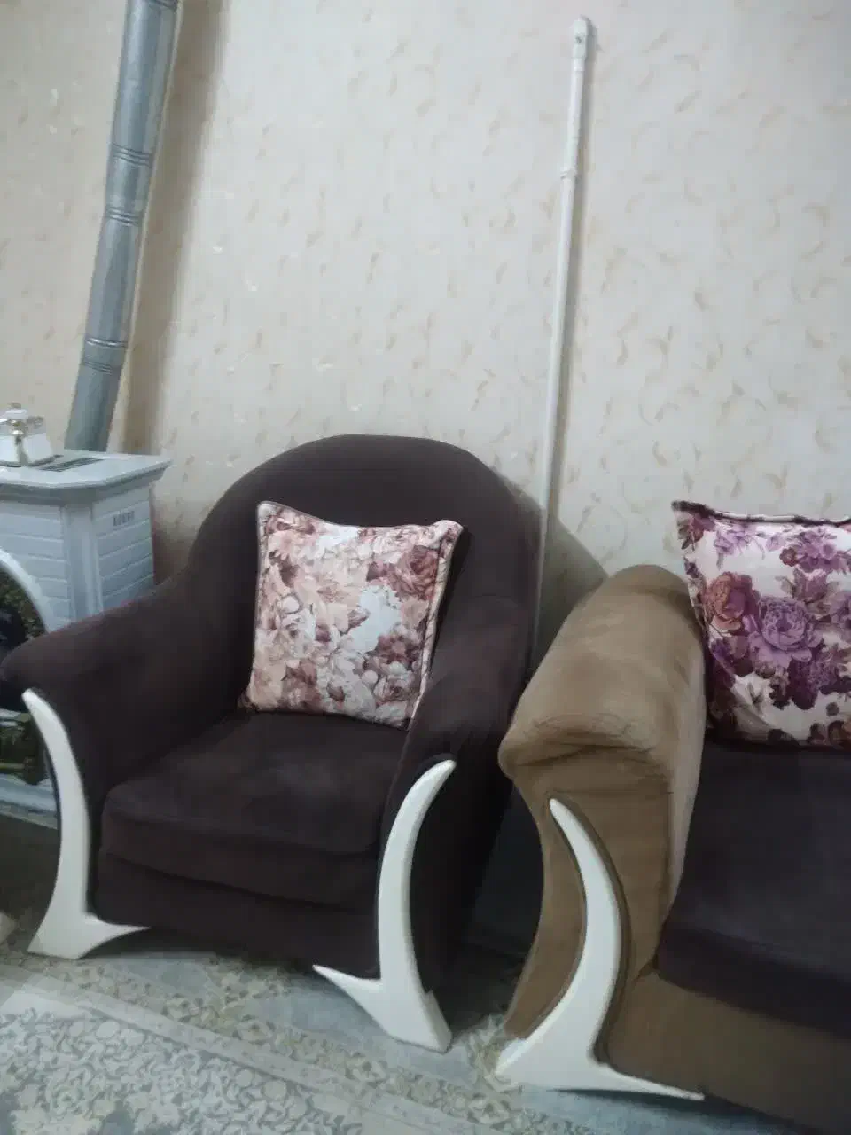 بوفه و  تابلو فرش در حد نو قیمت پایین وباند ساب|بوفه، ویترین، کنسول|محمدشهر, محمدشهر|دیوار